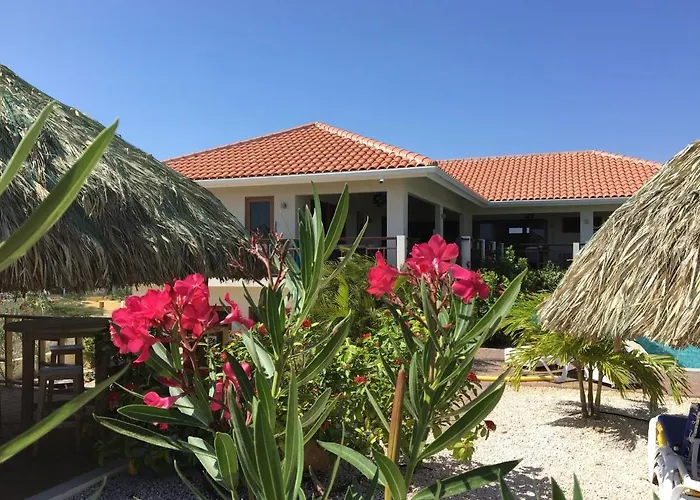 Holiday Villa Near The Beach In Luxurious Royal