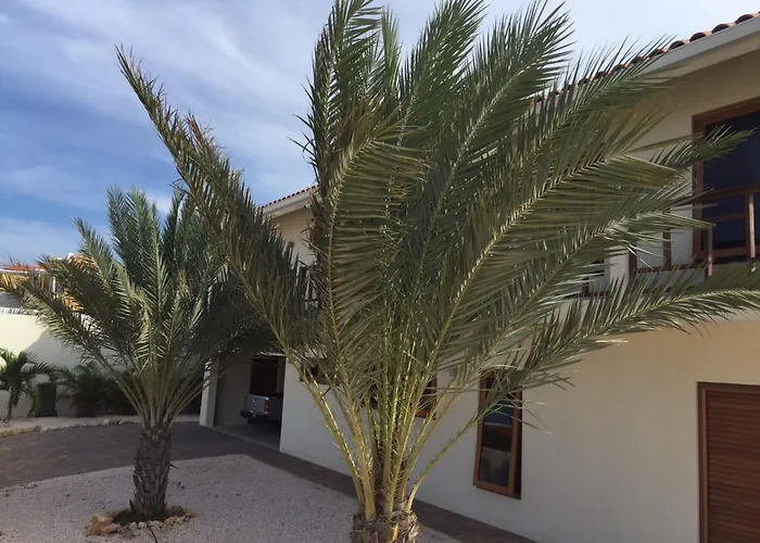 Holiday Villa Near The Beach In Luxurious Royal