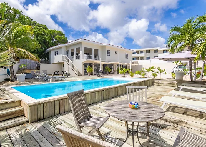 Indigo Apartments & Suites - 'Adults Only'